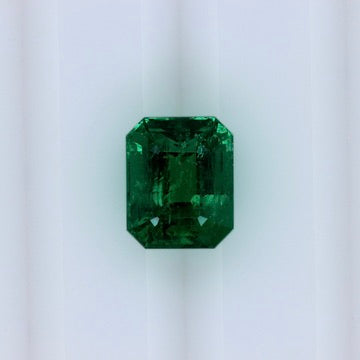 2.58ct Emerald Fleur de Luce Solitaire in 18k Yellow Gold