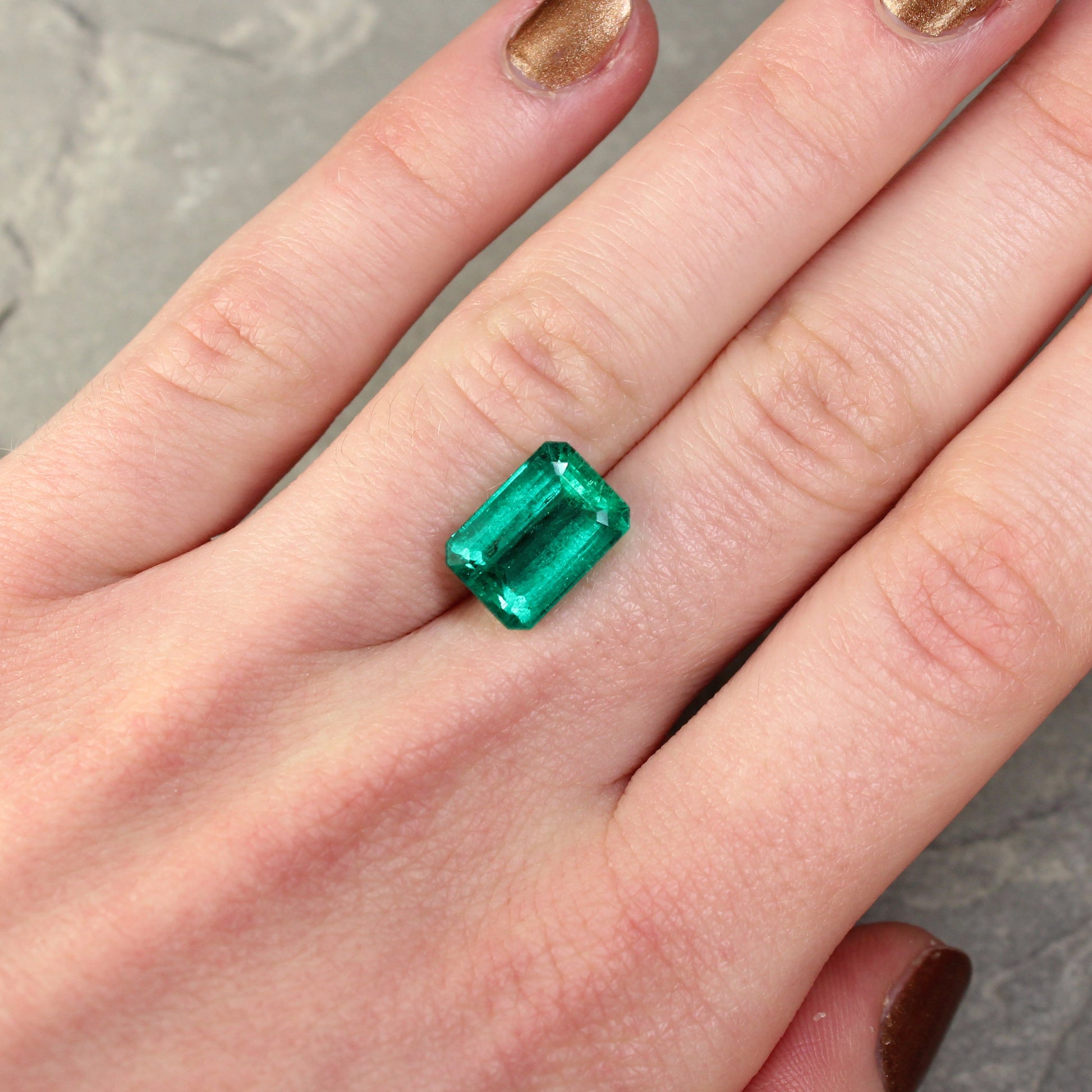 Emerald Fleur de Luce Solitaire in 18k Yellow Gold 3