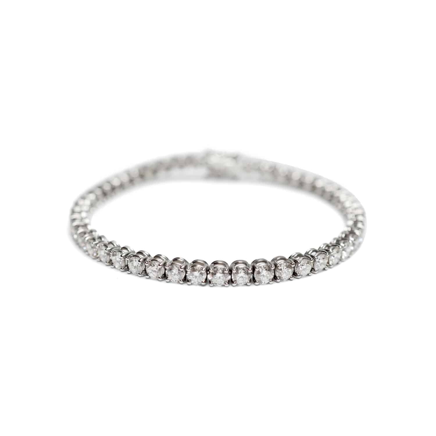 Tennis Bracelet: Round Diamond Tennis Bracelet in 18k White Gold