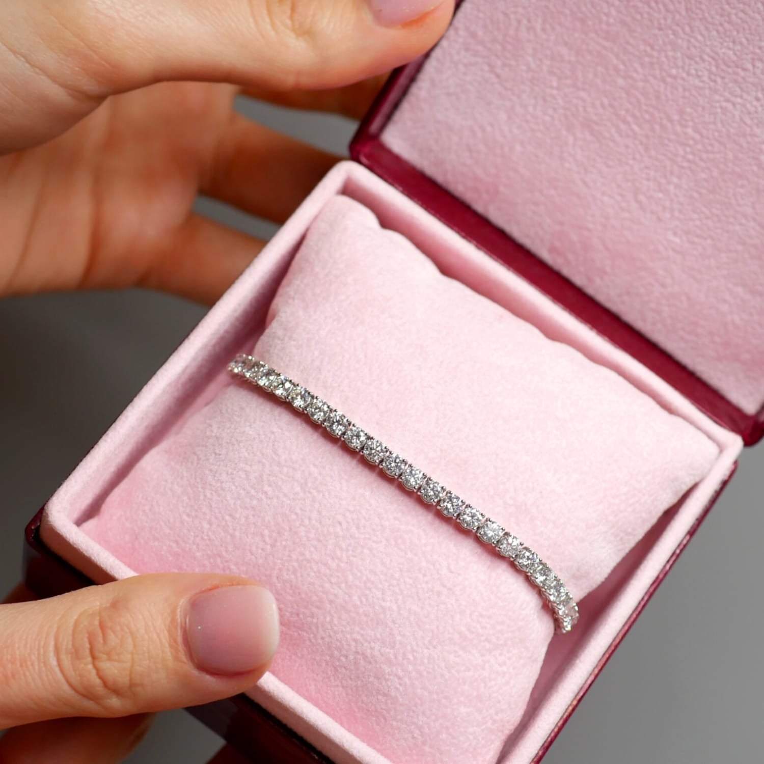 Tennis Bracelet: Round Diamond Tennis Bracelet in 18k White Gold