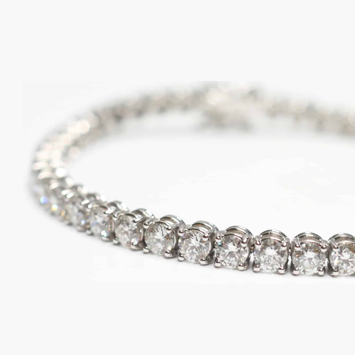 Tennis Bracelet: Round Diamond Tennis Bracelet in 18k White Gold